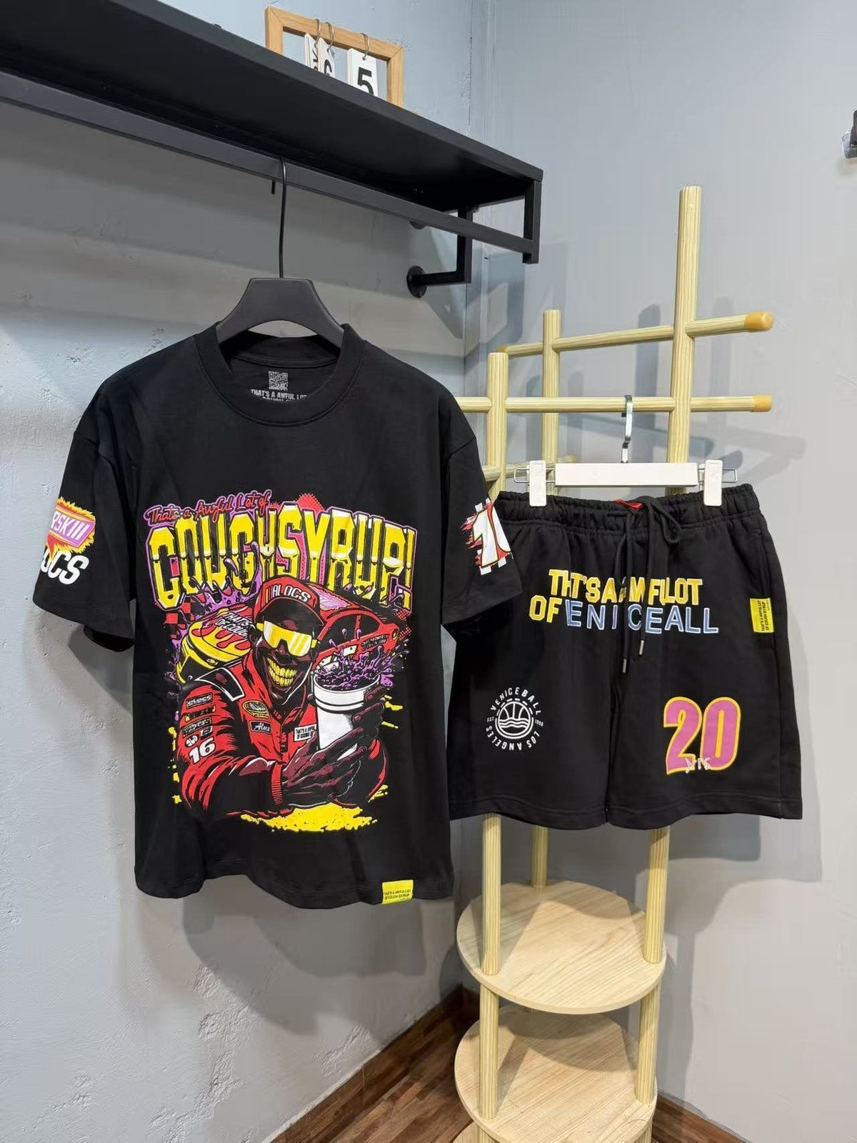 THAT'S A AWFUL LOT OF COUGH SYRUP Racing Car Graphic Short-Sleeve Set ¡ª front