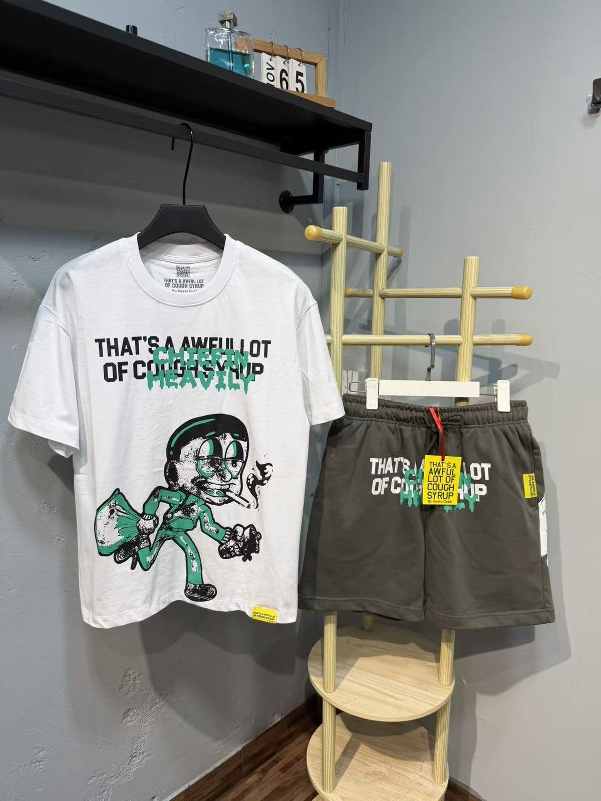 THAT'S A AWFUL LOT OF COUGH SYRUP Graphic Short-Sleeve Set ¡ª front