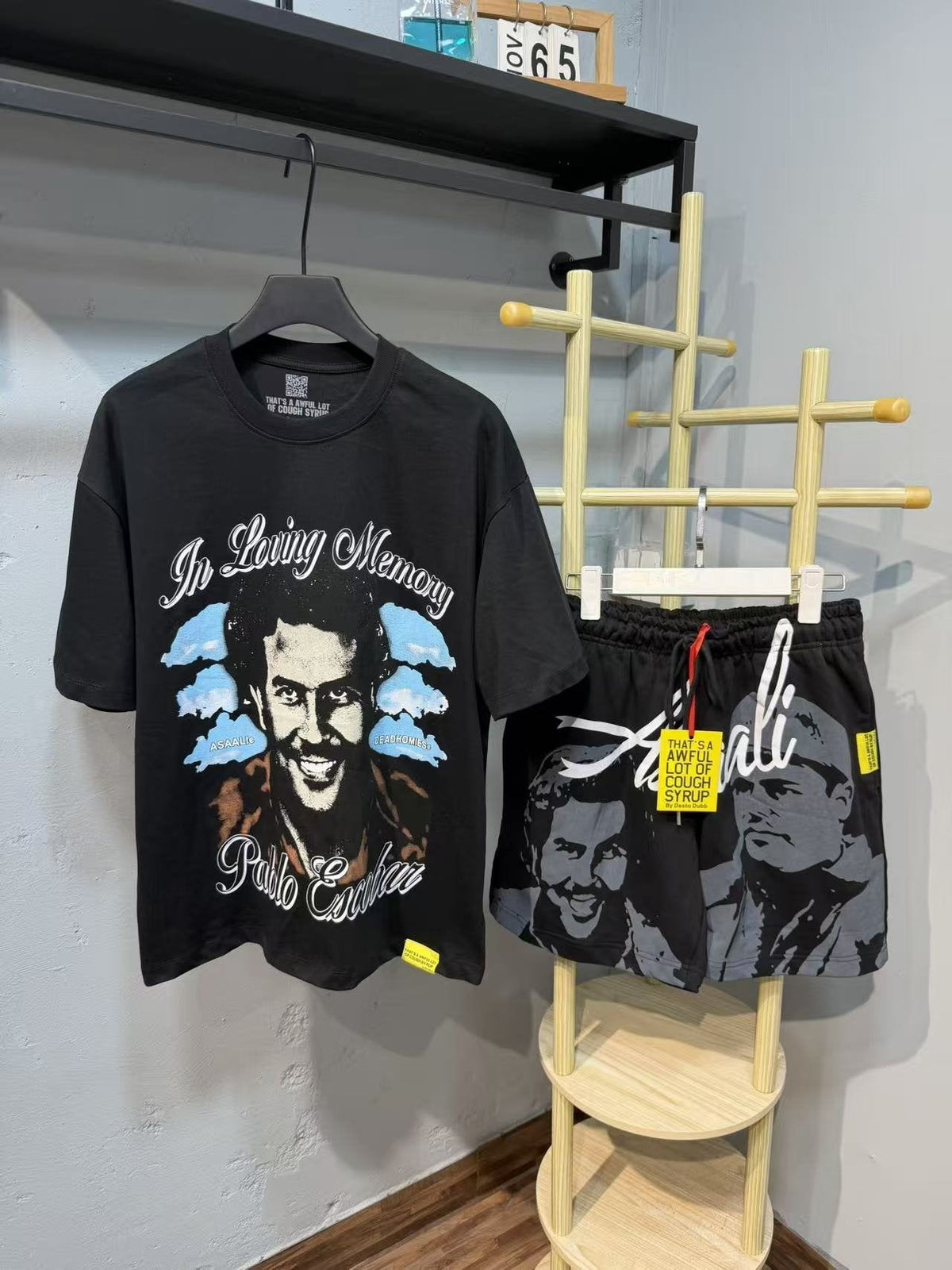 THAT'S A AWFUL LOT OF COUGH SYRUP Pablo Escobar Graphic Short-Sleeve Set ¡ª context